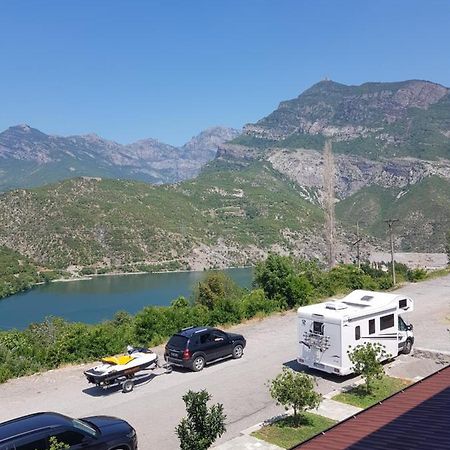 Lugina E Komanit Exteriör bild