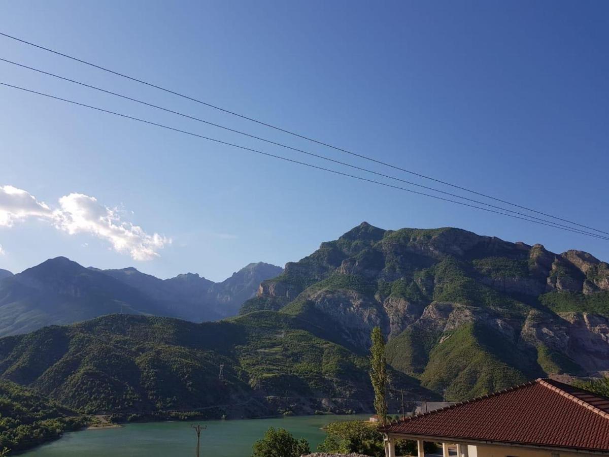 Lugina E Komanit Exteriör bild