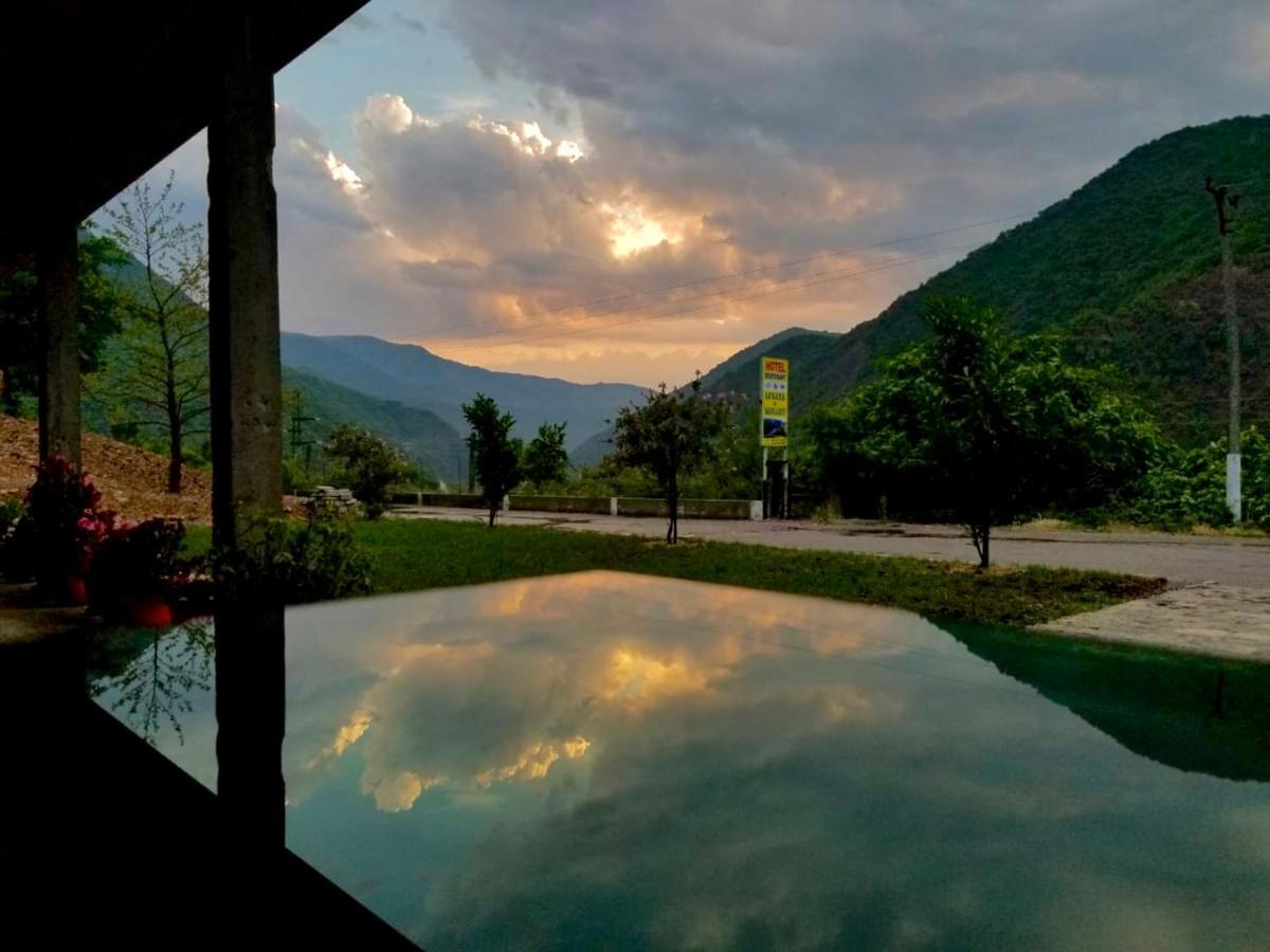 Lugina E Komanit Exteriör bild