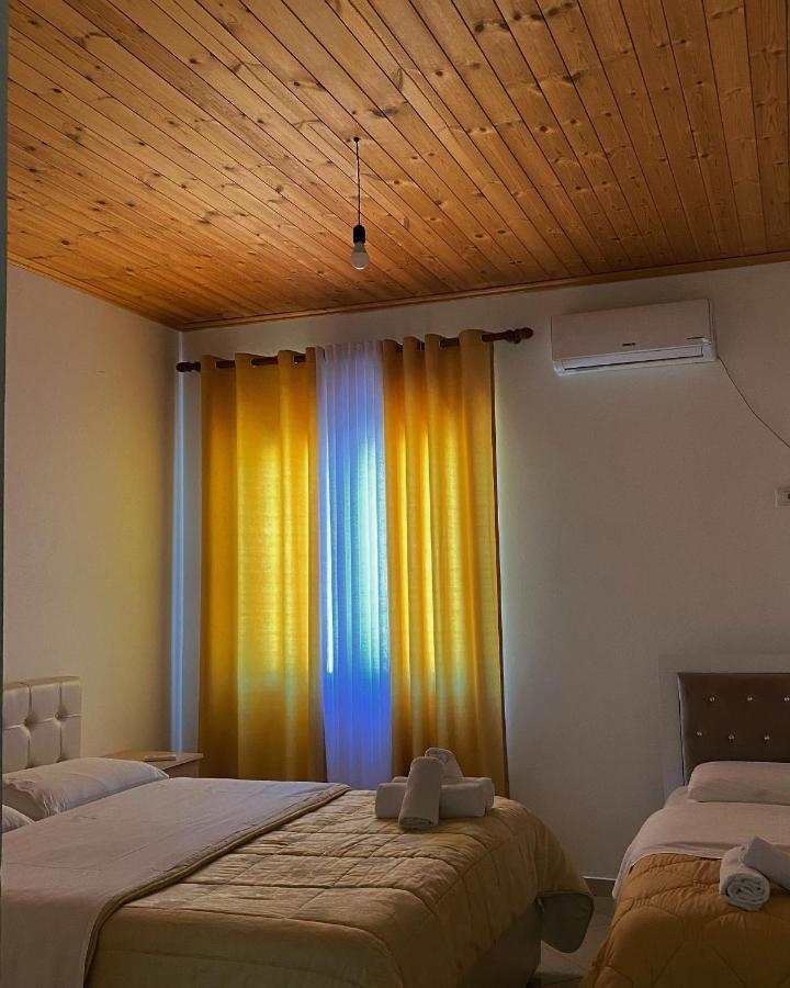 Lugina E Komanit Exteriör bild